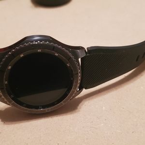 Samsung Frontier S3 watch and 10 bands and watch case.